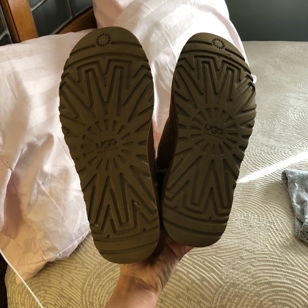UGGS *damaged* - Picture 8 of 8